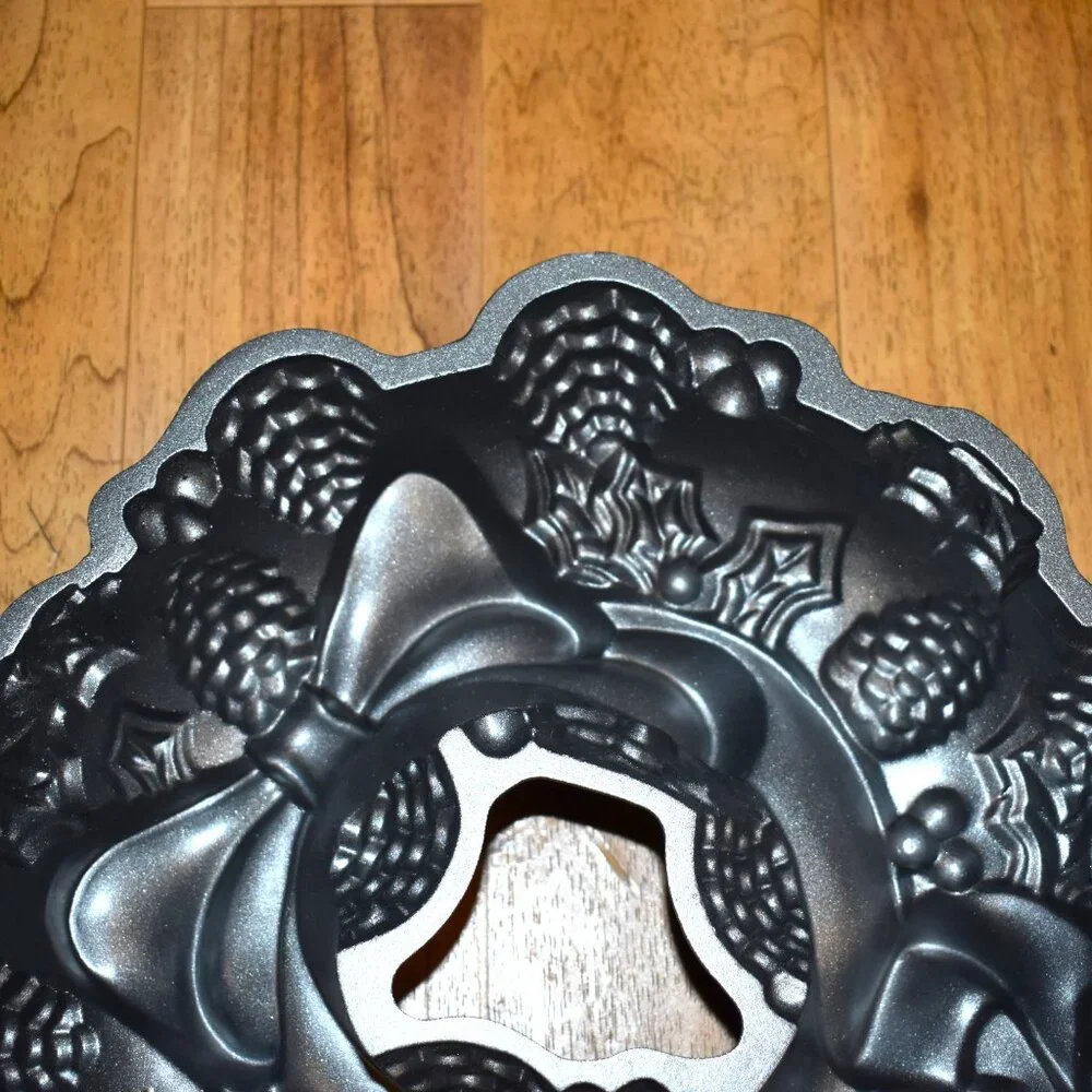 Nordic‎ Ware Platinum Holiday Wreath Bundt Pan